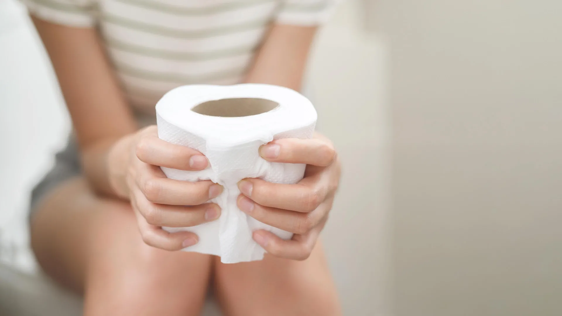 Une vitamine courante influençe votre fréquence aux toilettes