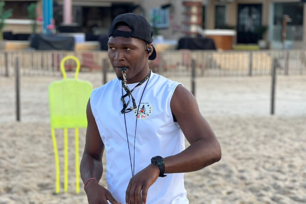 Découvrez Francis Totti Laryea, l'entraîneur ghanéen qui révolutionne le fitness !