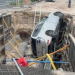 Chute d’un véhicule dans un trou sur la Costera Sud de Murcia !