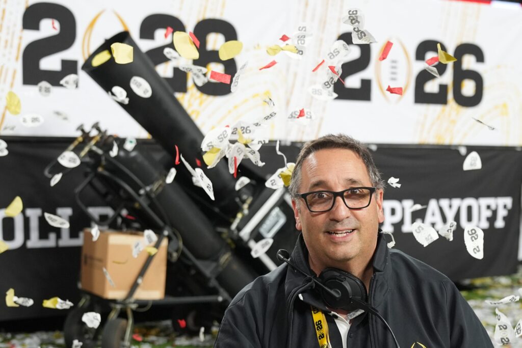 Découvrez l'homme derrière la tempête de confettis du Super Bowl!
