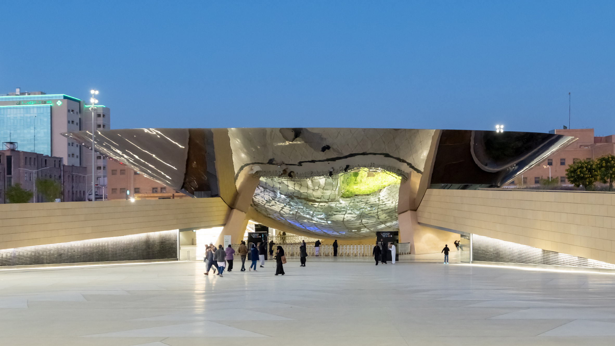 Toit miroir pour la station de métro saoudienne par Snøhetta