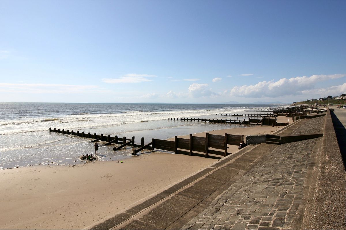 Des murets en bois devraient disparaître de la plage de Barmouth