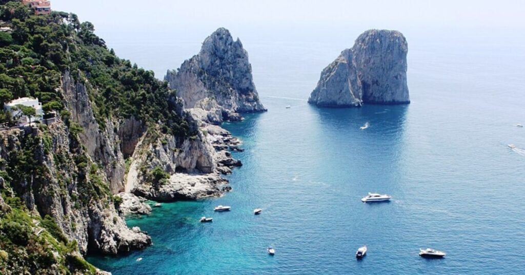 Capri impose de nouvelles restrictions estivales pour les touristes : découvrez les contrôles à venir