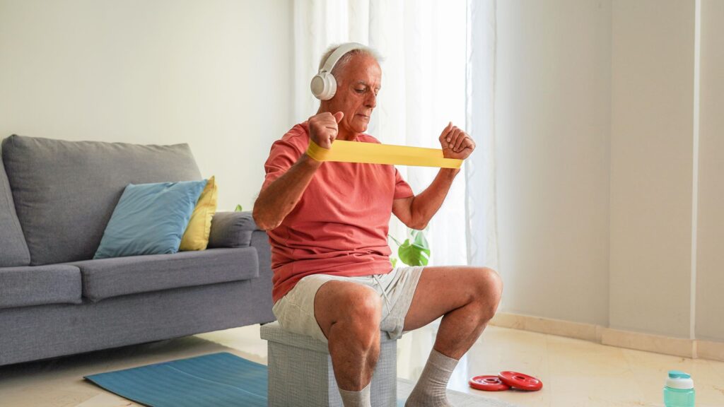 À 68 ans, plus forte que jamais : mes 5 exercices quotidiens pour force et résilience.