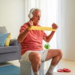 À 68 ans, plus forte que jamais : mes 5 exercices quotidiens pour force et résilience.