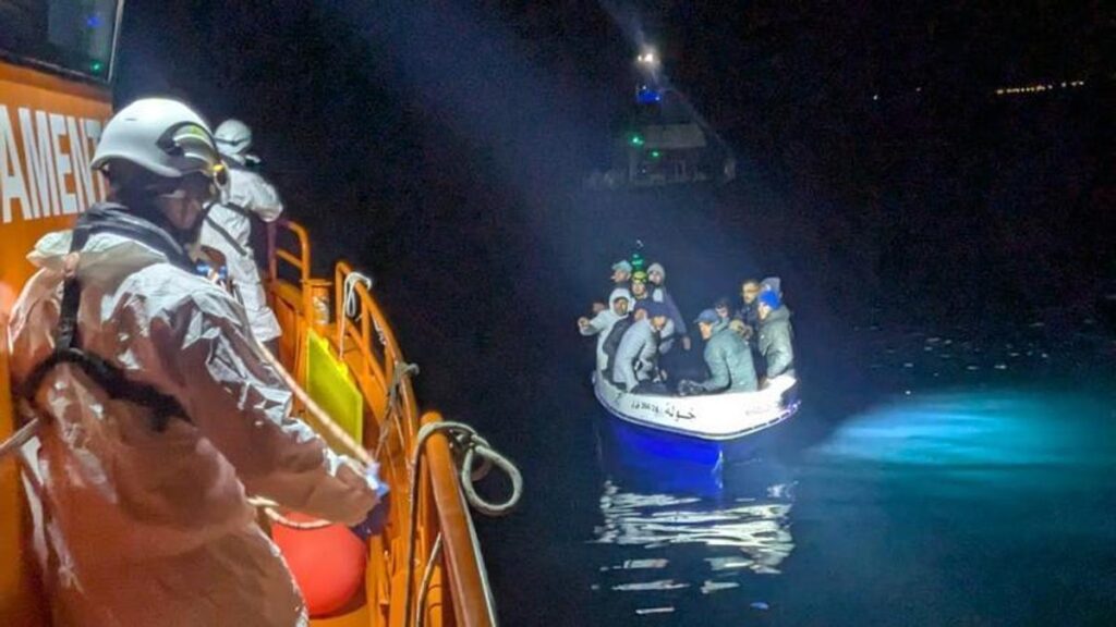 Alicante : sauvetage de 15 migrants en mer près des Arenales del Sol