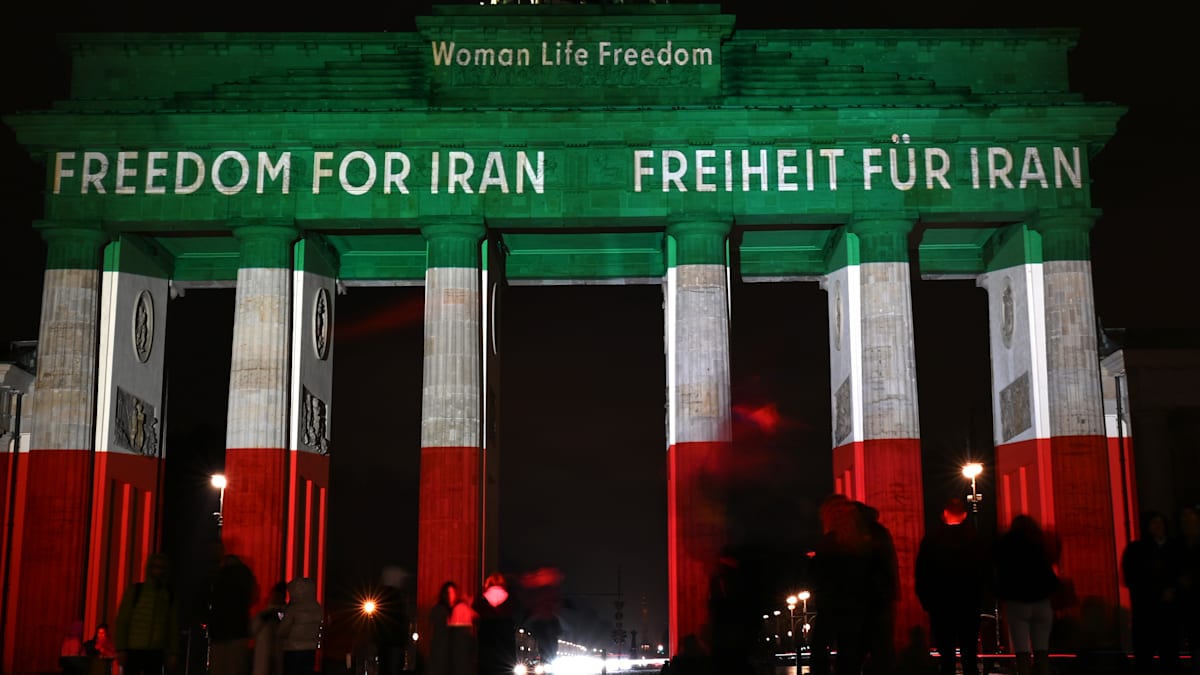 Berlin : La Porte de Brandebourg s'illumine aux couleurs de l'Iran