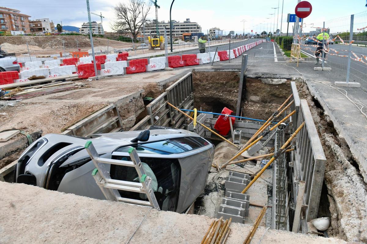 Le bus a fini dans le trou des travaux