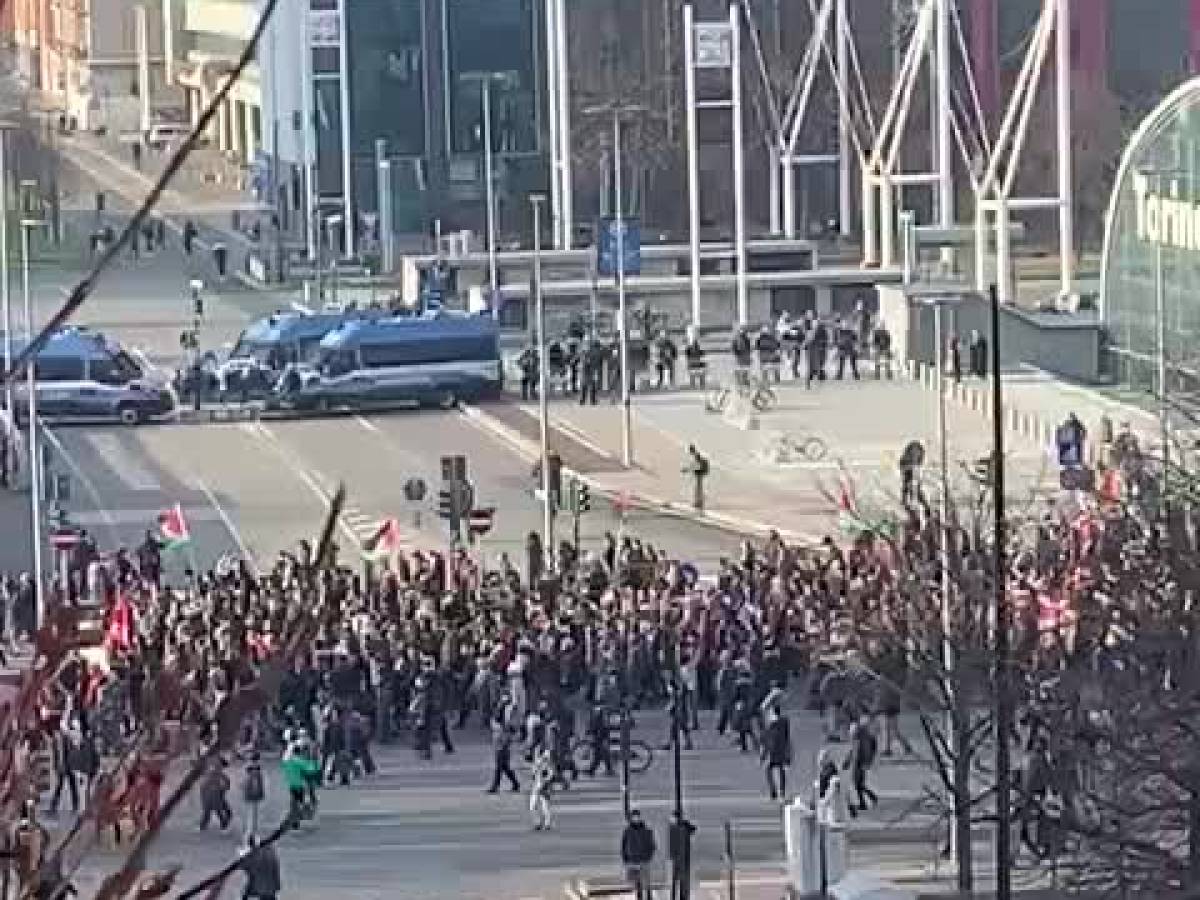 Corteo d'Aska : un aperçu depuis la gare de Torino Porta Susa