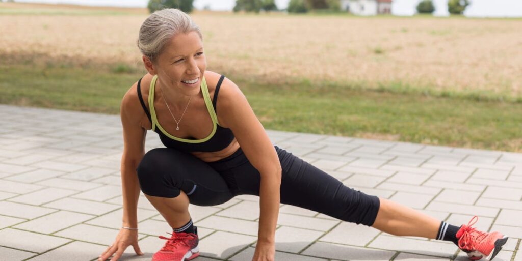 Des fentes pour des hanches en pleine forme : ressentez vos 25 ans à 65 ans !