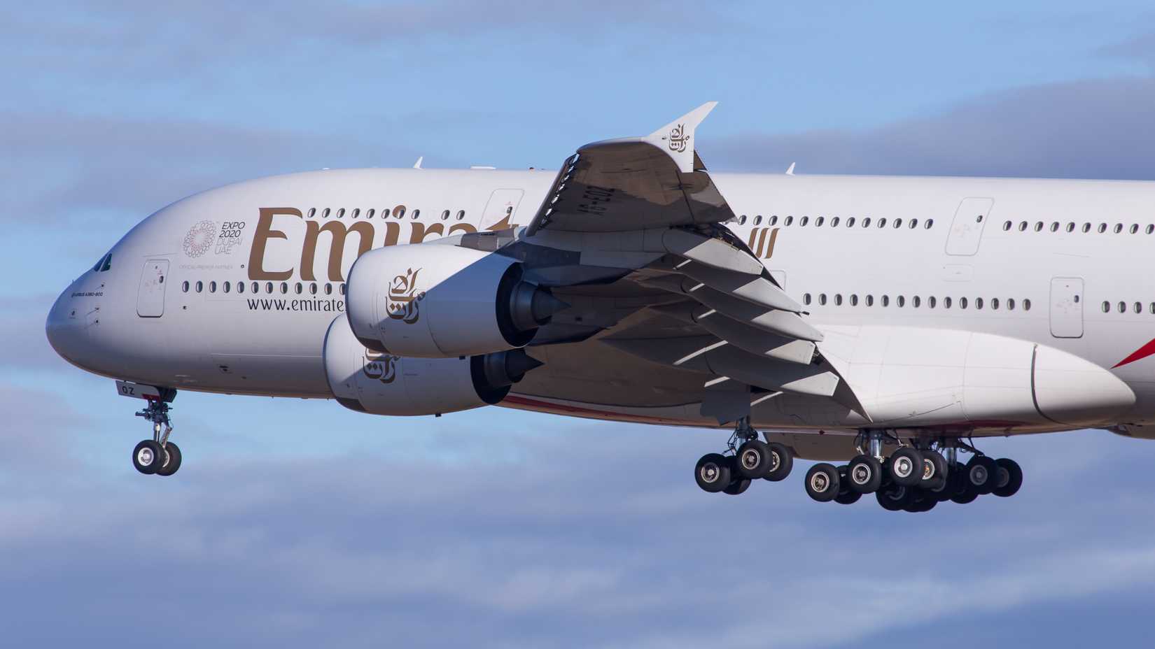 Un Airbus A380 d'Emirates en approche finale