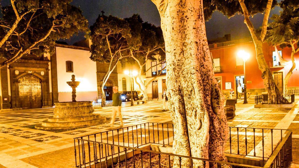 Fermé dans une chapelle à Gran Canaria : un homme retient deux paroissiennes et agresse un bénévole