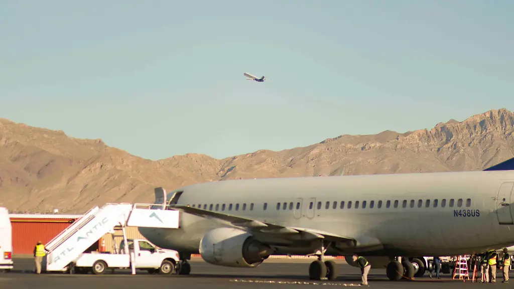 Un avion de retour de migrants à l'aéroport d'El Paso.