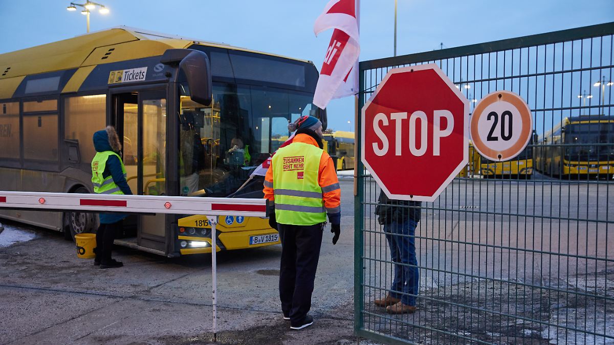 Grèves des bus et trains : le transport en commun paralysé à l'échelle nationale
