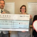 La maison funéraire de Whitehaven fait un don de 500 £ à deux œuvres caritatives locales