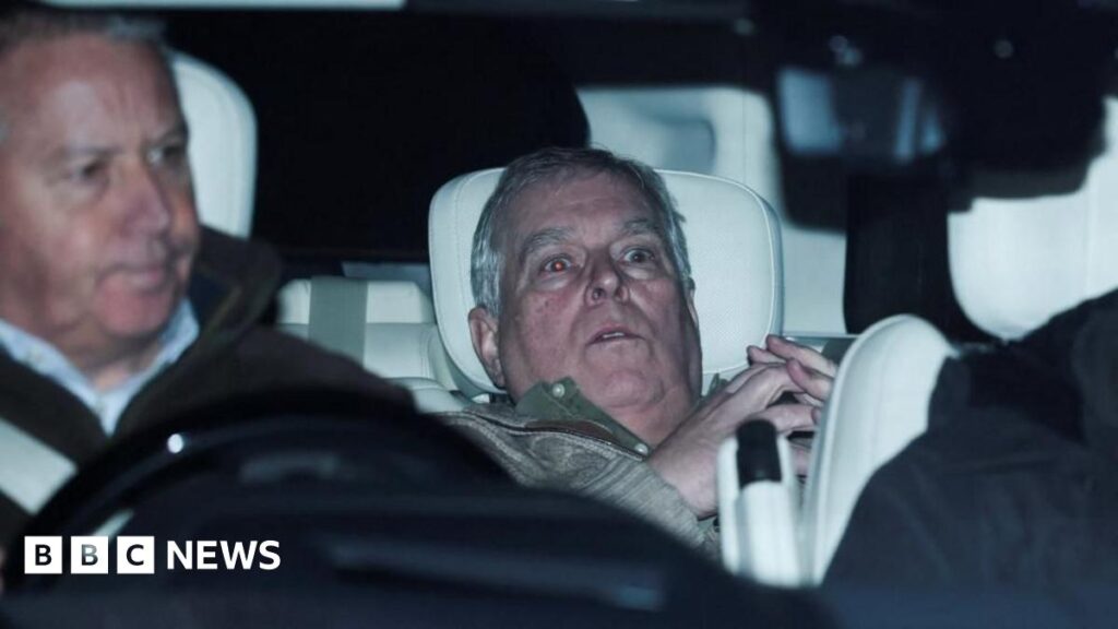 La police envahit le Royal Lodge pour poursuivre ses recherches sur Andrew - dernières nouvelles