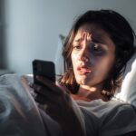 Les raisons surprenantes pour lesquelles les psychologues recommandent d'éviter les nouvelles matinales