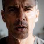 Maîtrisez l'art de la conversation : un geste secret pour captiver votre audience !
