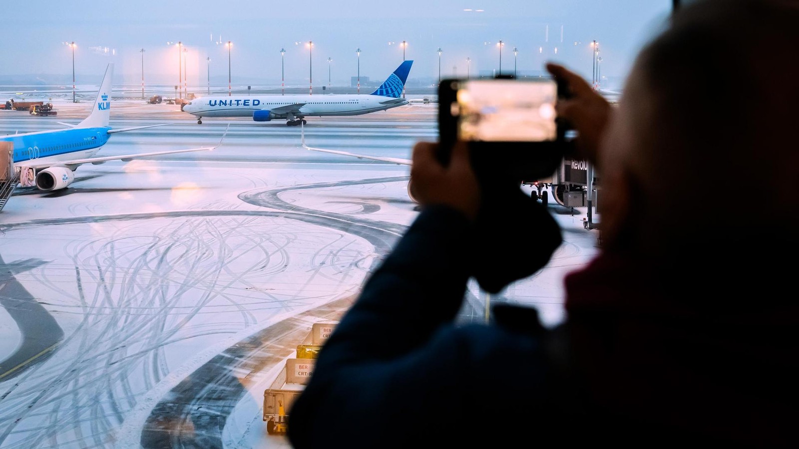 Trafic aérien suspendu à l'aéroport de Berlin