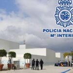 Un homme poignarde un ami avec un tournevis à Vélez-Málaga et se cache dans le jardin d'un voisin