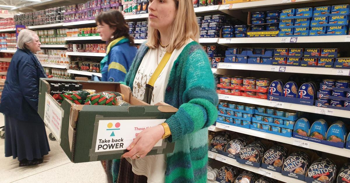 Des activistes lancent une campagne de vol à l'étalage pour « libérer des cartons de nourriture »
