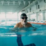 Au-delà des longueurs : des exercices de natation pour renforcer force, cardio et technique