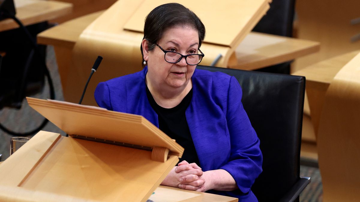 Dumbarton MSP clarifie sa position sur l'euthanasie alors que des propositions majeures échouent