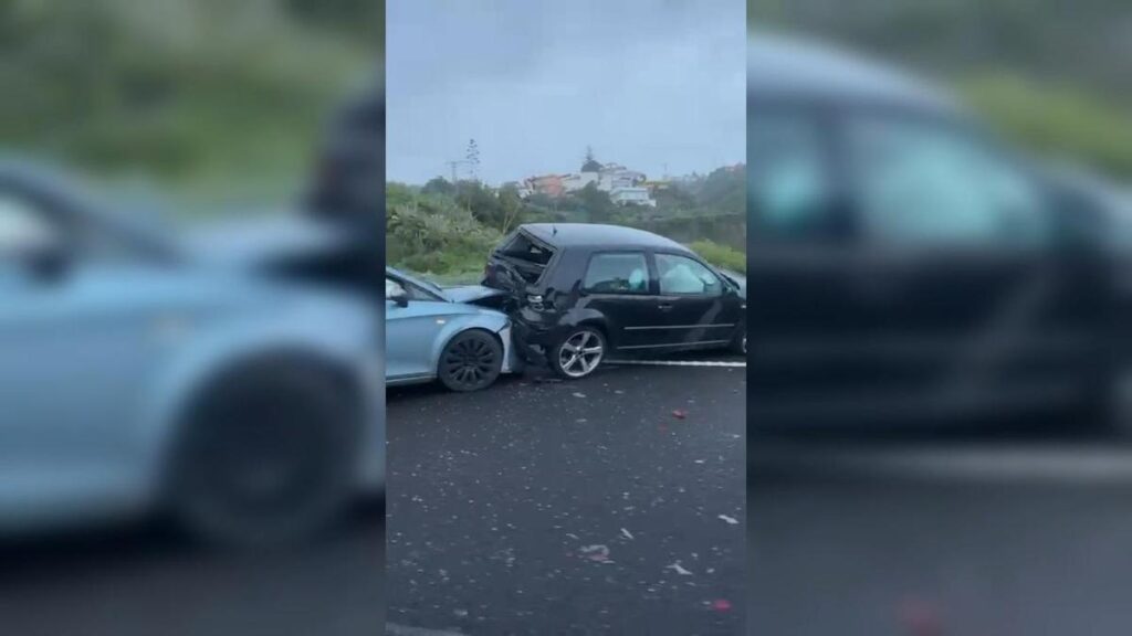 Accident sur une autoroute à Tenerife : circulation bloquée