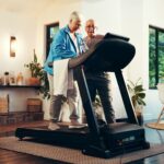 Conseils d'un podiatre : une routine de marche sur tapis de 30 minutes pour améliorer votre équilibre