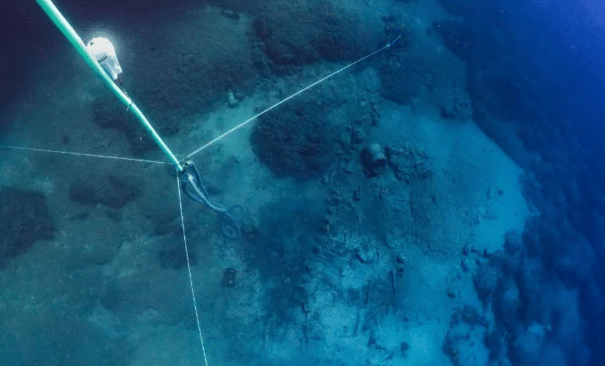 Découverte d'un Trésor Caché de l'Acropole d'Athènes dans un Naufrage Historique