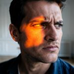 Décryptage du 14 mars 2026 : Les compliments, un moteur de malaise et d'évasion soudaine !