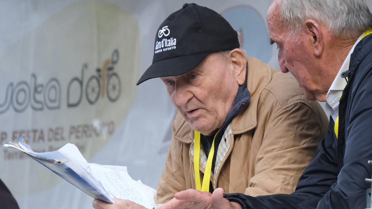 Hommage à Giorgio Grassi, la voix du Valdarno : une vie de passion et d'humanité.