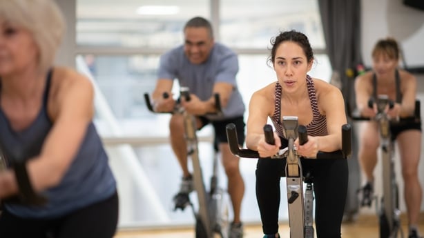 Classe de spin dans une salle de sport