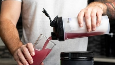 Des compléments tels que la protéine, la créatine et la vitamine D sont suffisants si les bases sont respectées.