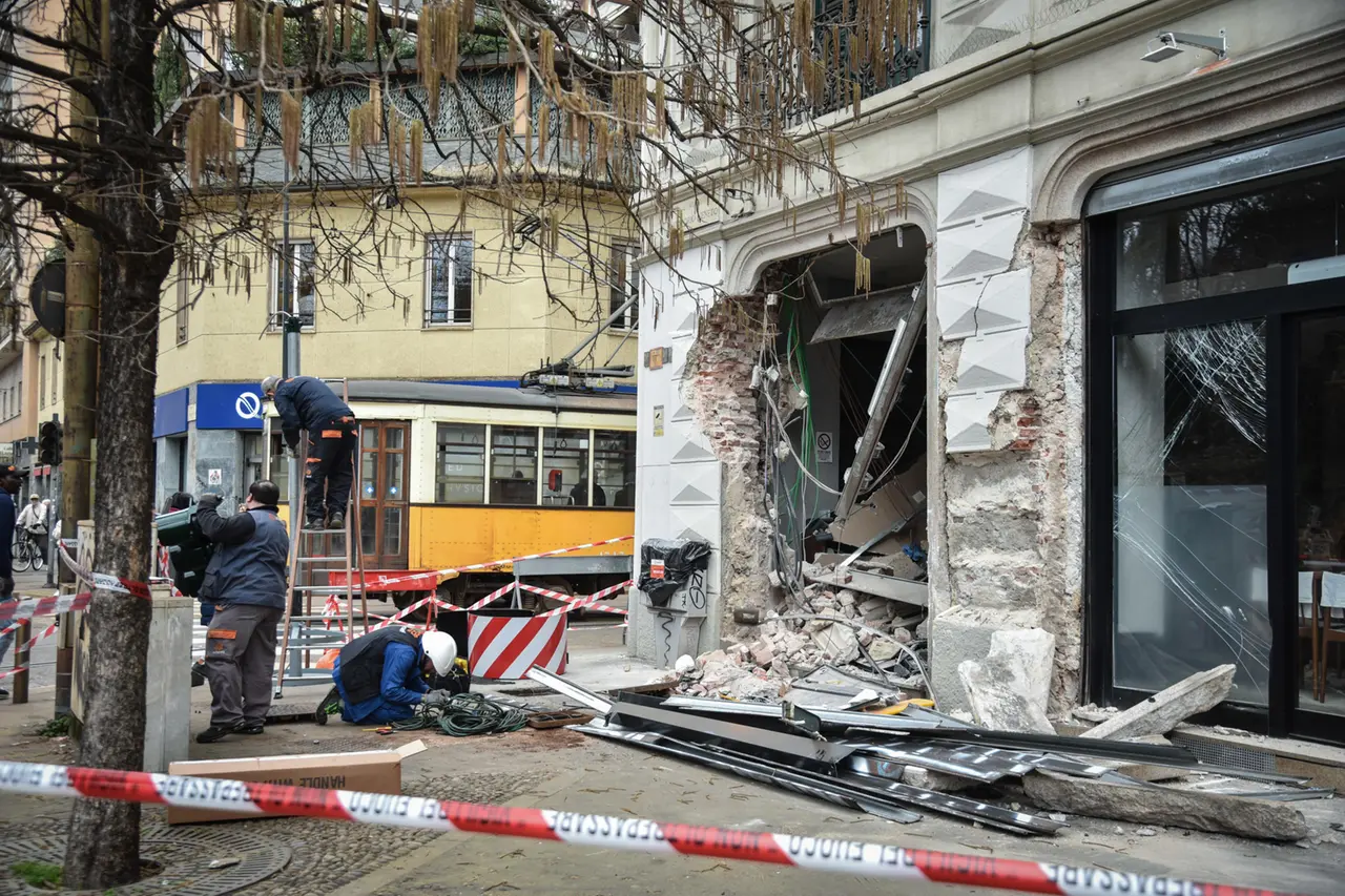 Tram déraillé à Milano: scène le lendemain