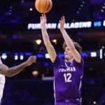 Paladins contre Huskies : le premier tour du tournoi NCAA captivant !