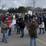 Rochester s'unit contre les politiques de Trump lors des rassemblements 'Pas de Rois'