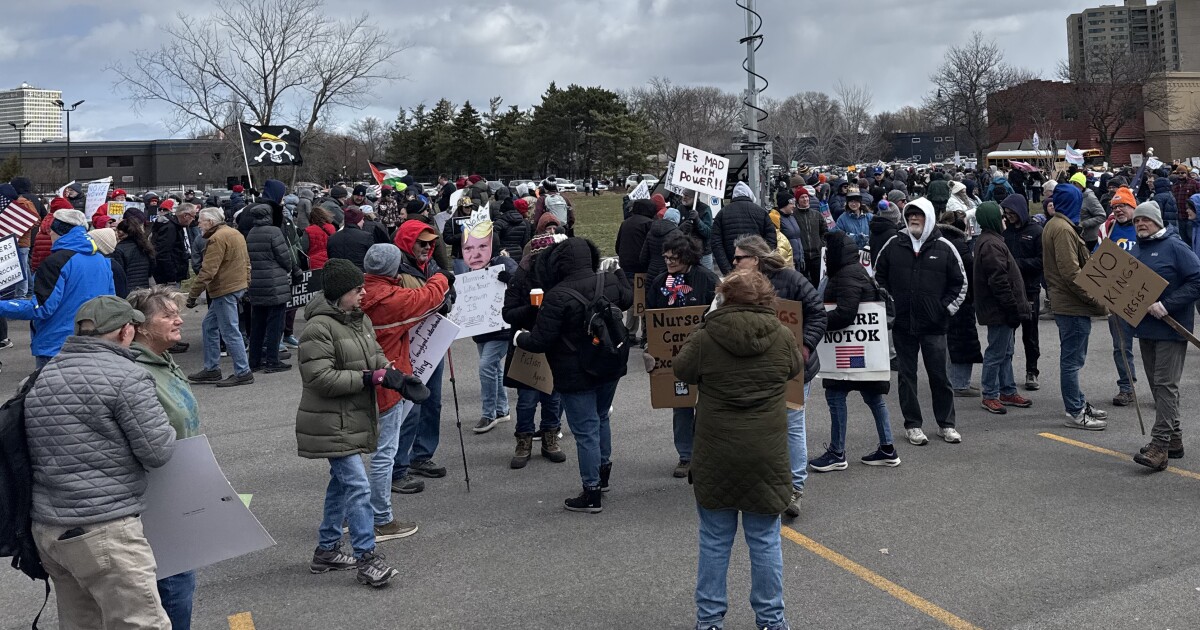Rochester s'unit contre les politiques de Trump lors des rassemblements 'Pas de Rois'