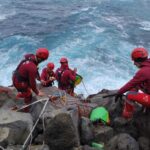 Sauvetage spectaculaire : les pompiers de Tenerife viennent en aide à deux parapentistes en difficulté à La Caleta