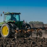 Un homme de 40 ans meurt en renversant son tracteur sur une ferme