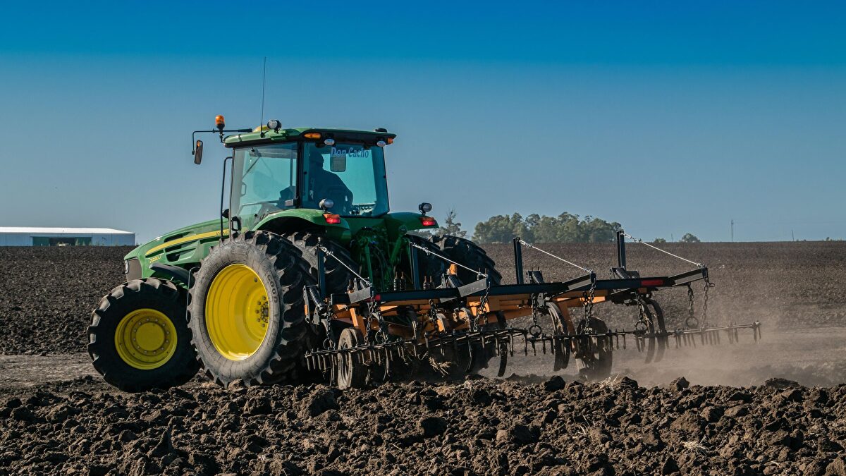 Un homme de 40 ans meurt en renversant son tracteur sur une ferme