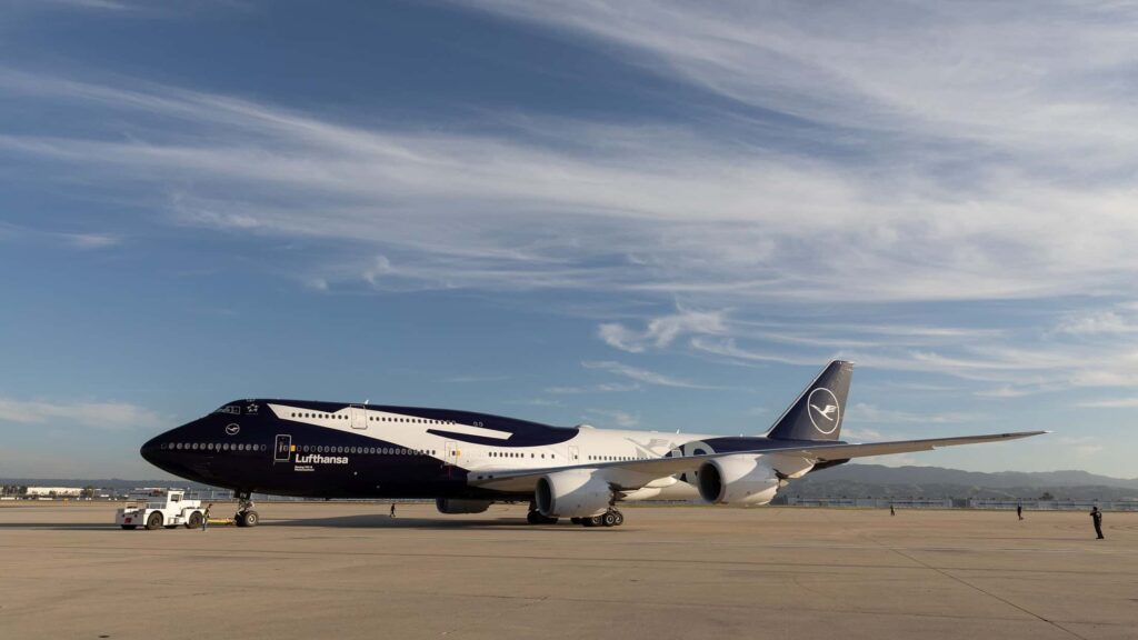 Une Lufthansa 747-8 s’envole en couleurs d'anniversaire !