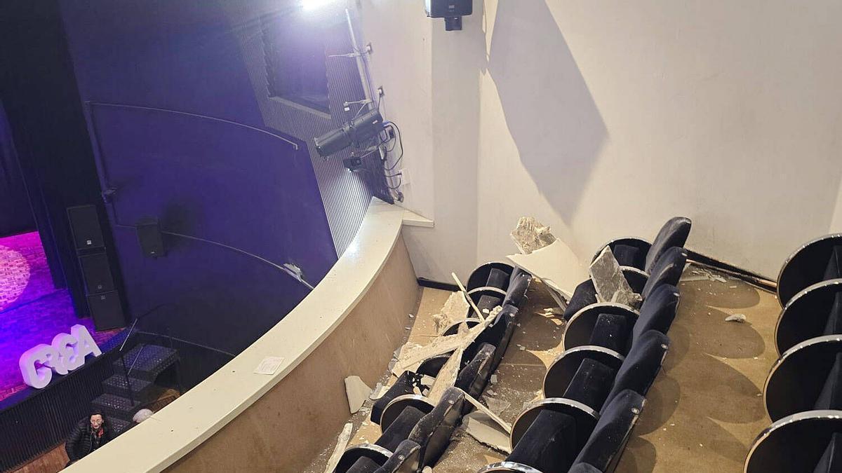 Une partie du faux plafond s'effondre au Teatro Principal de Pontevedra en pleine représentation