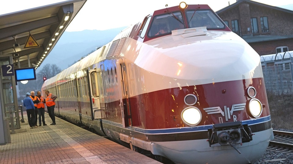 Voyage historique dans le Harz : le train rapide de la RDA réussit son premier test