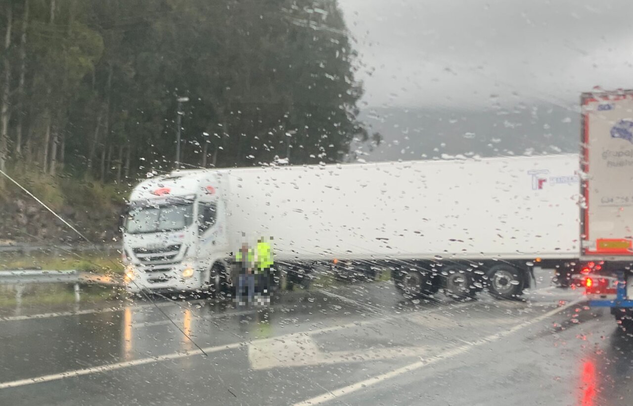 A67 coupée à Los Corrales à cause d'un camion sorti de la route