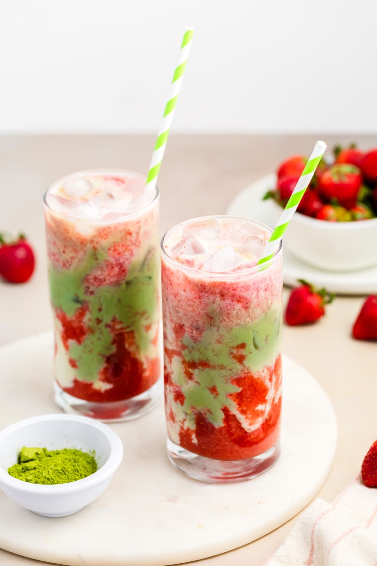 Latte glacé au matcha et fraises