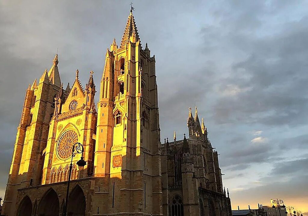 La Catedral de León élue « meilleure d'Espagne » par une revue de tourisme