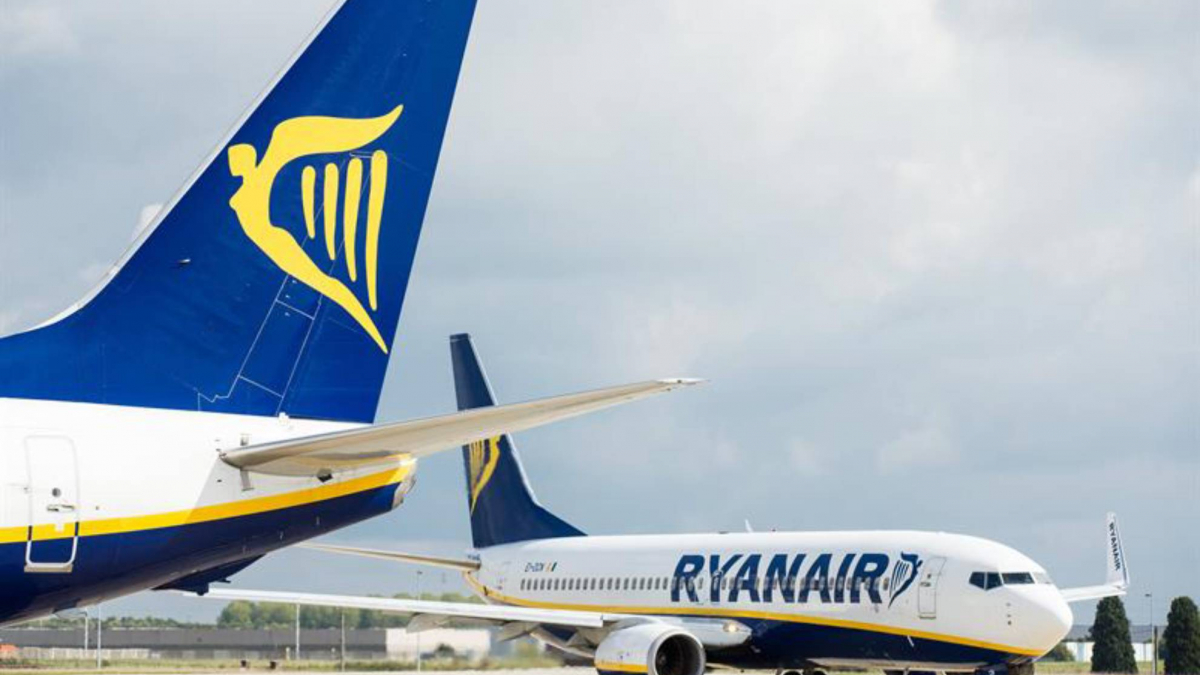 Aéroports en chaos : les compagnies annulent des vols et l'AIE avertit qu'il ne reste que cinq semaines de carburant !