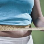 Des scientifiques alertent : un ingrédient caché dans nos aliments quotidiens boosterait la prise de graisse !