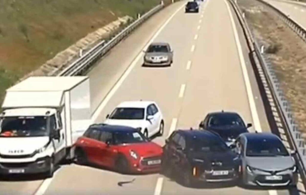 Accident en direct sur l'A-5 à Talavera : les caméras de CMM capturent la scène